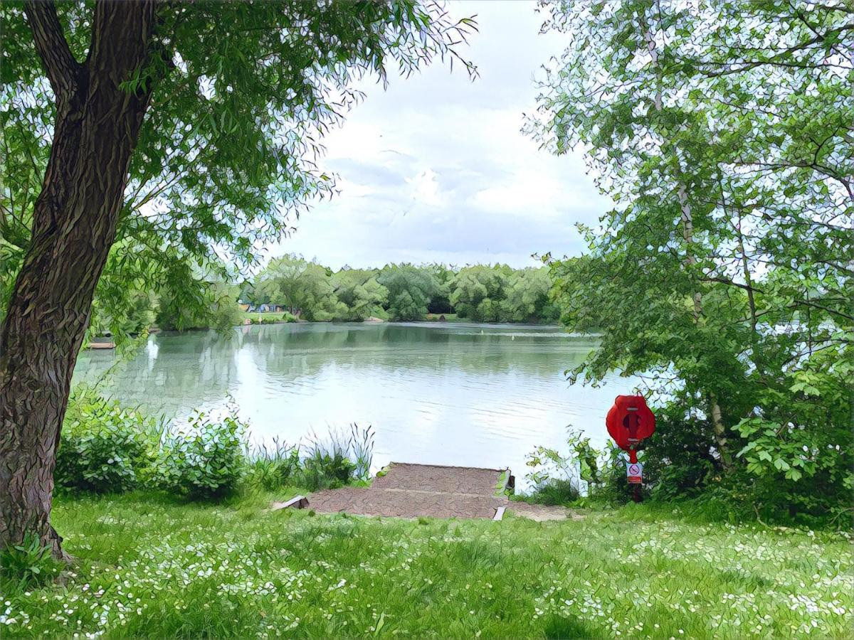 The Lake House, Woking Exteriör bild